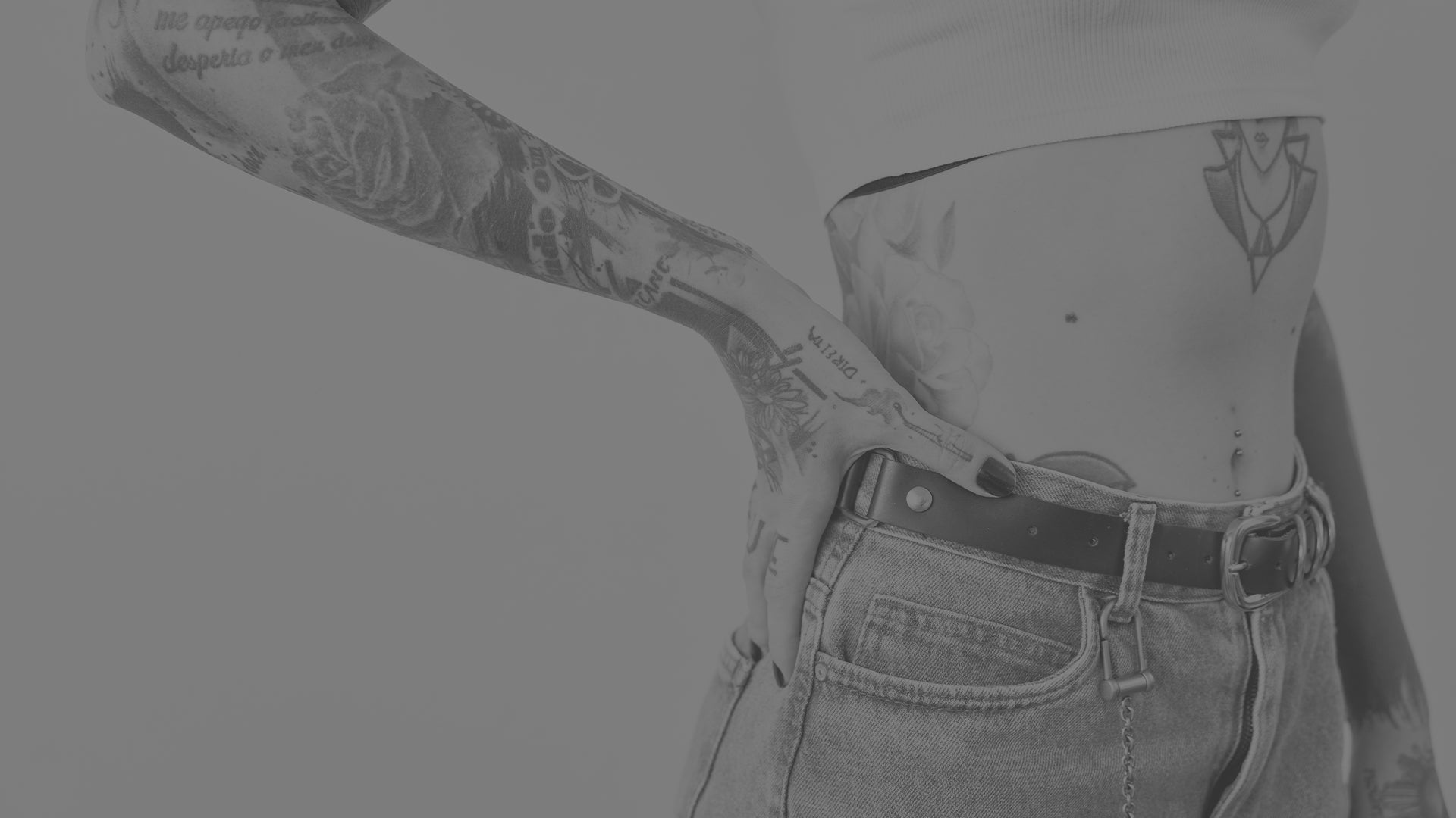 Woman_hand_on_hip_Duotone.jpg